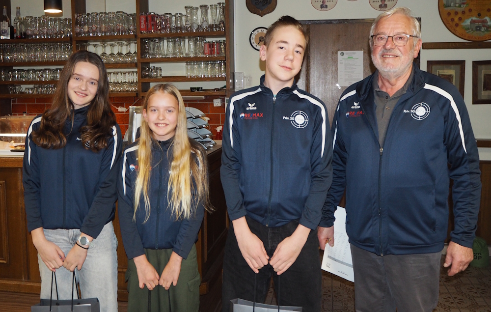 ersten 3 des Kinderkönig-Schießen -> Königin Anja Maier